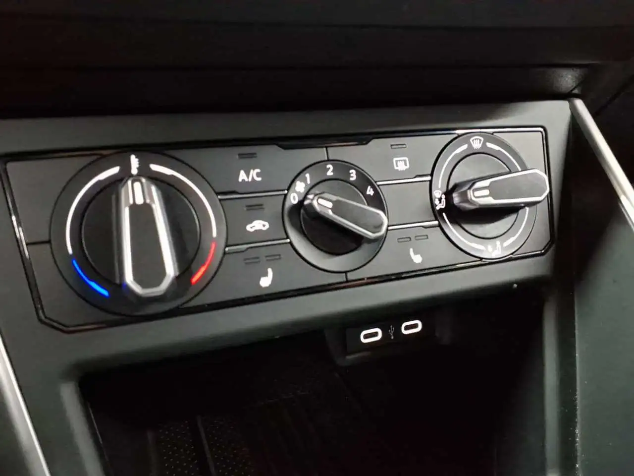 Volkswagen Taigo Taigo 1.0 TSI OPF Life APP SHZ PDC 16