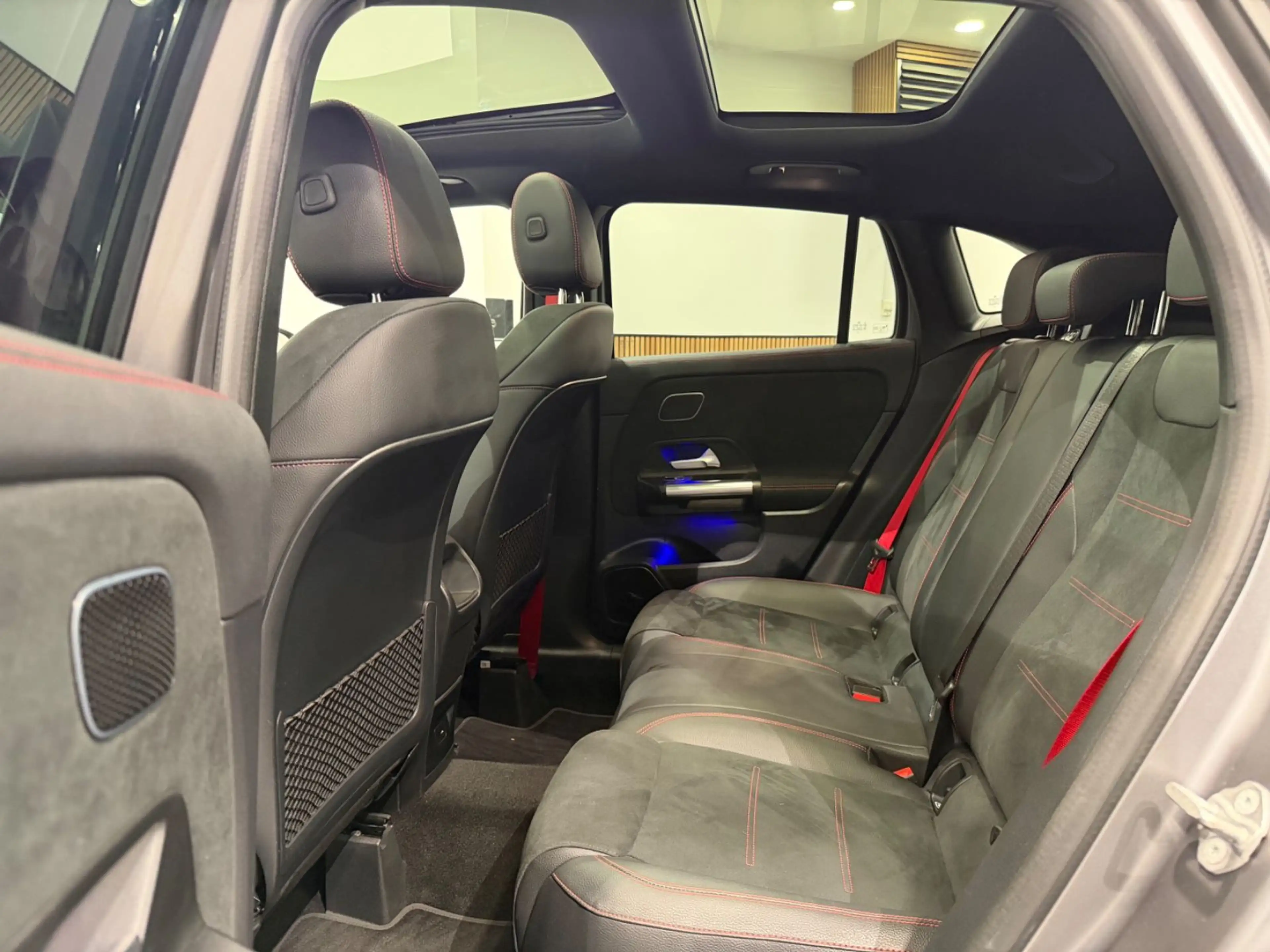 Mercedes-Benz GLA 35 AMG 4Matic designo Magno PANO+HUD+KAMERA — photo 15