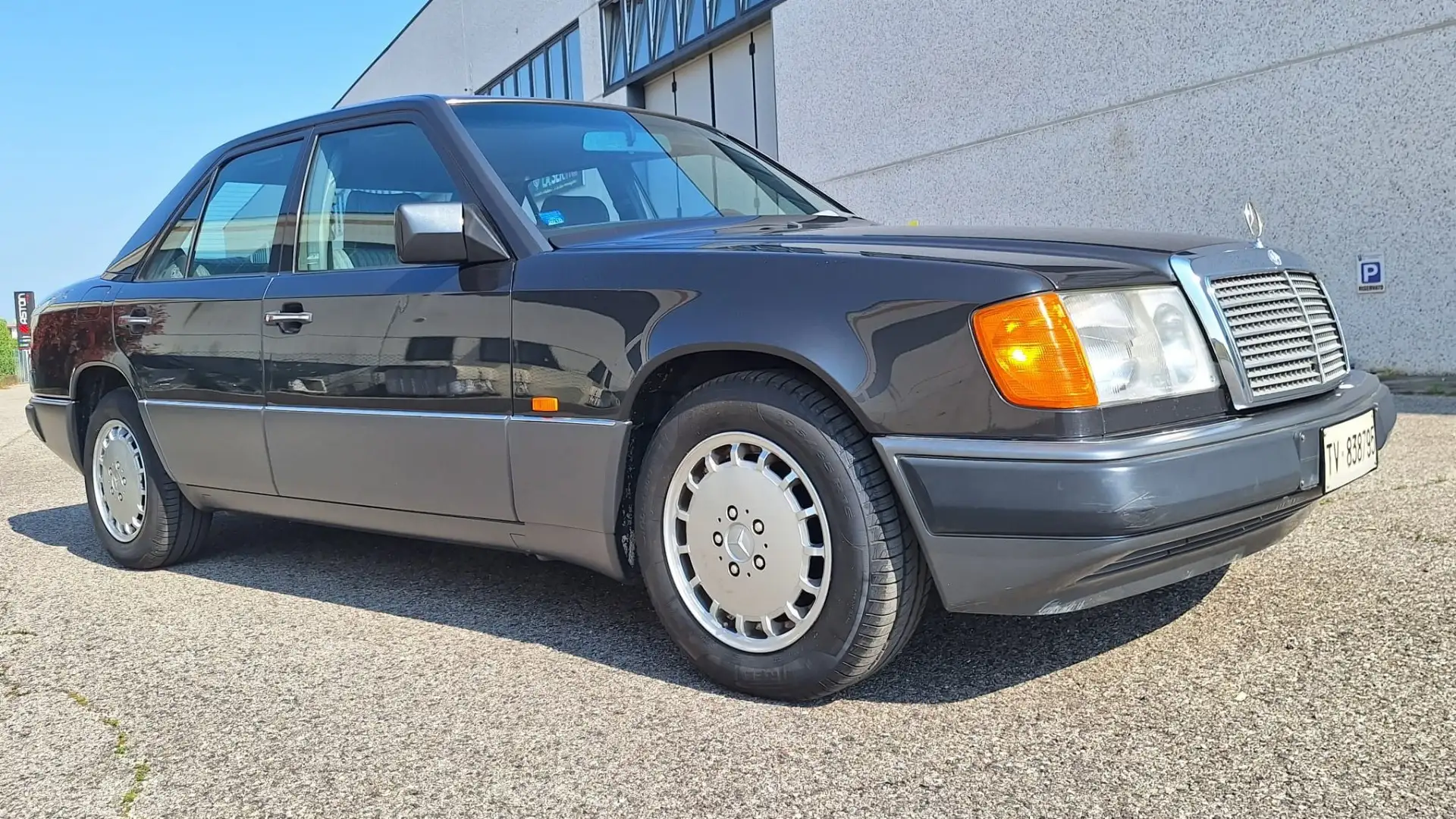 Mercedes-Benz 200 - 1