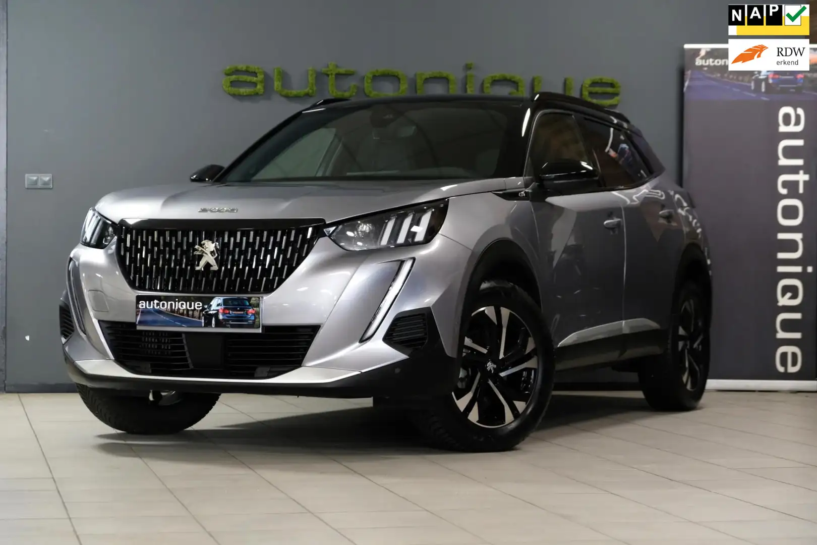 Peugeot 2008 1.2 PureTech GT *Uniek 20.047km* Navi/Camera/Stoel Zilver - 1