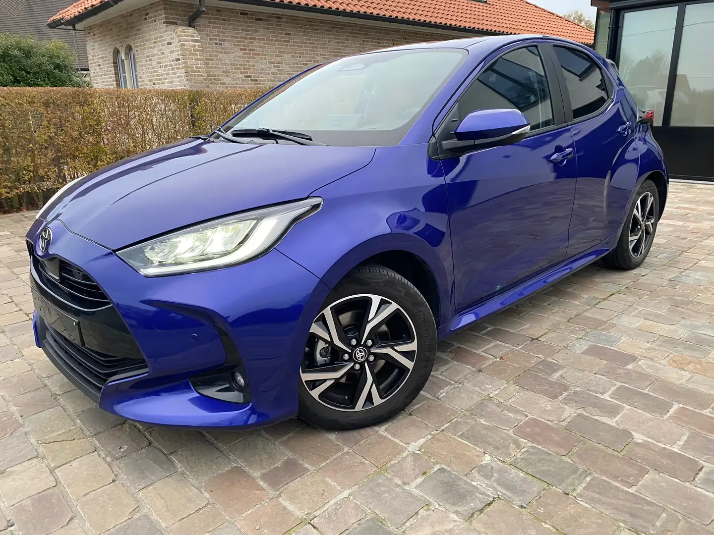 Toyota Yaris Iconic Hybrid 1.5 VVT- Bleu - 1