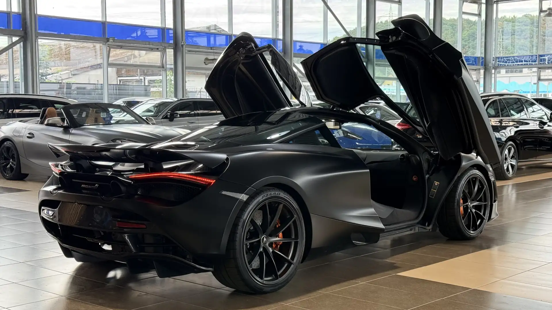 맥라렌 720S 720 Sport Coupe 2023 검정 사진 4