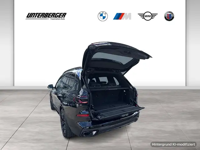 BMW X7 view 12