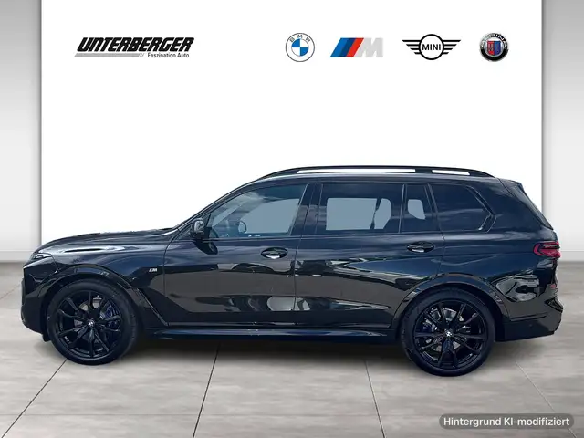 BMW X7 view 3