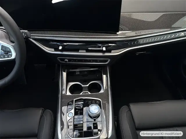 BMW X7 view 8