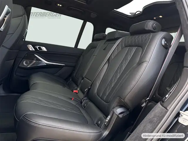 BMW X7 view 11