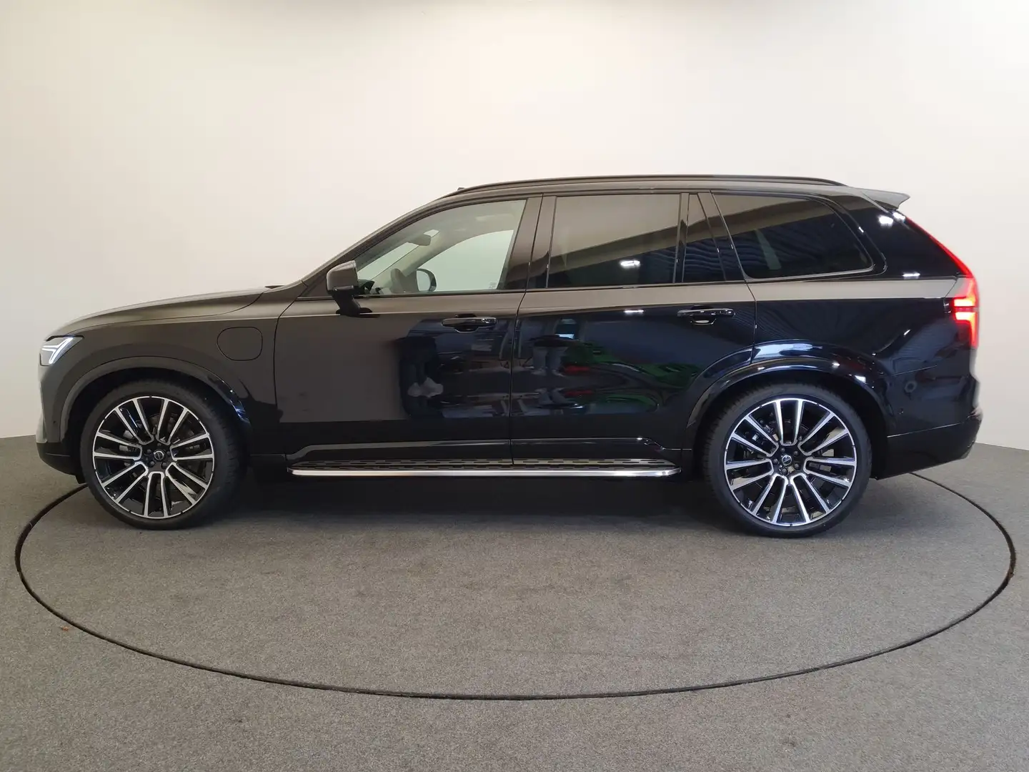 Volvo XC90 2.0 T8 Plug-in hybrid AWD Ultra Dark 7p. €113.500, Schwarz - 2