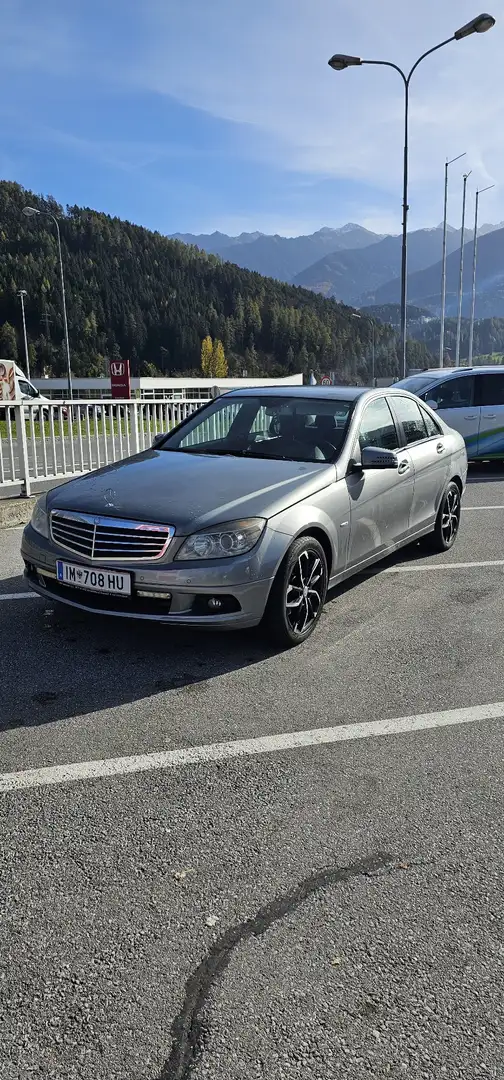Mercedes-Benz 220 Blue Efficiency Limousine - 2