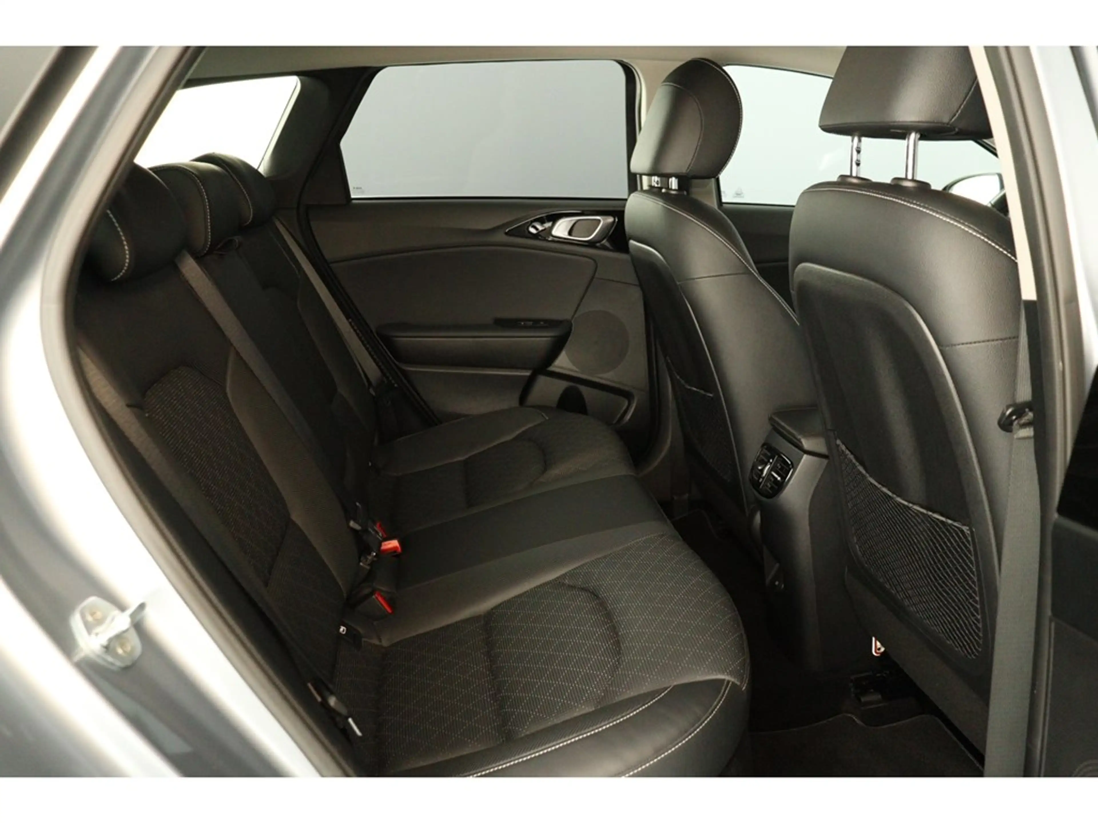 Kia Ceed SW / cee'd SW 1.6GDi PHEV 141pk DCT — photo 12