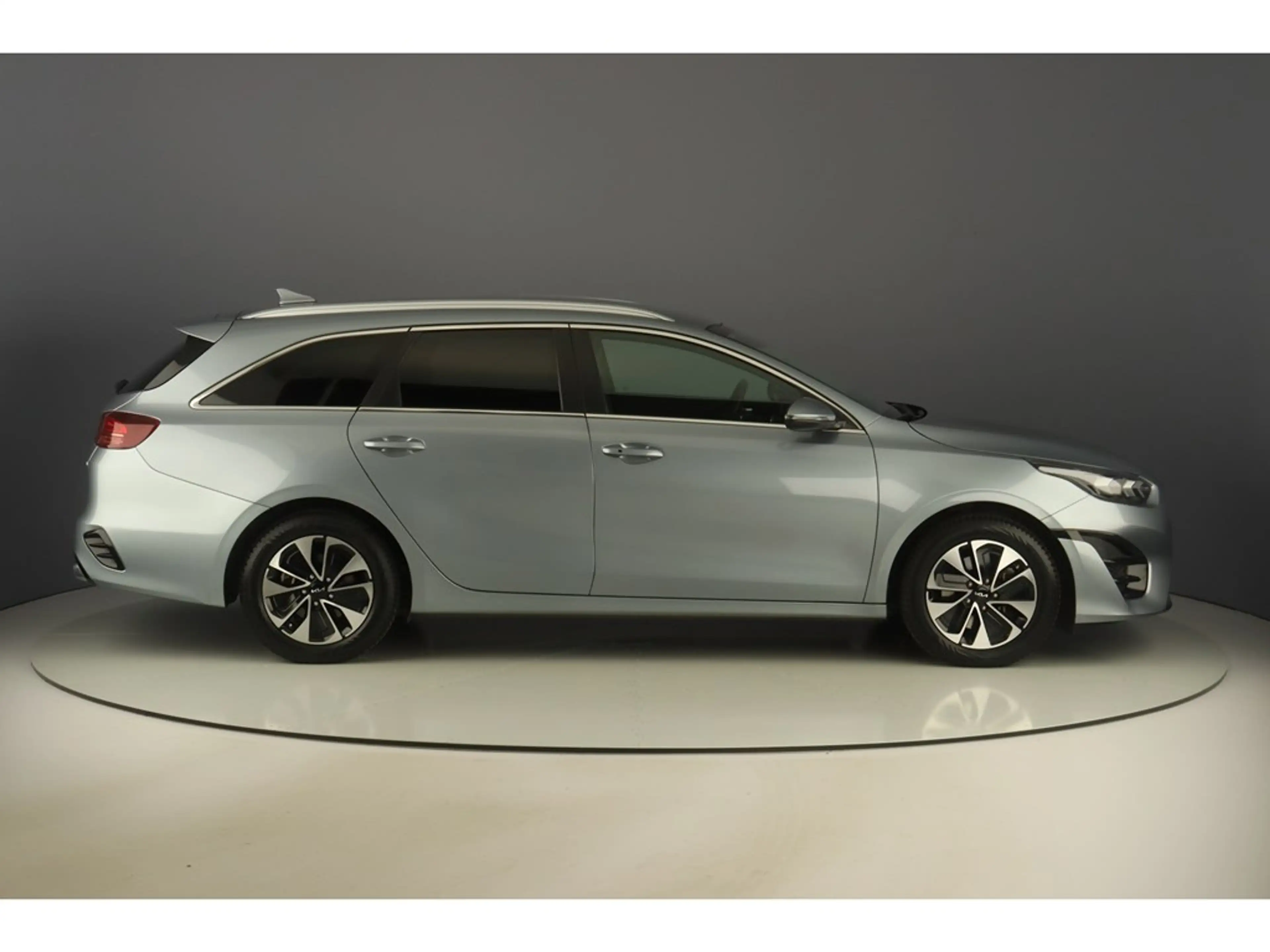 Kia Ceed SW / cee'd SW 1.6GDi PHEV 141pk DCT — photo 6