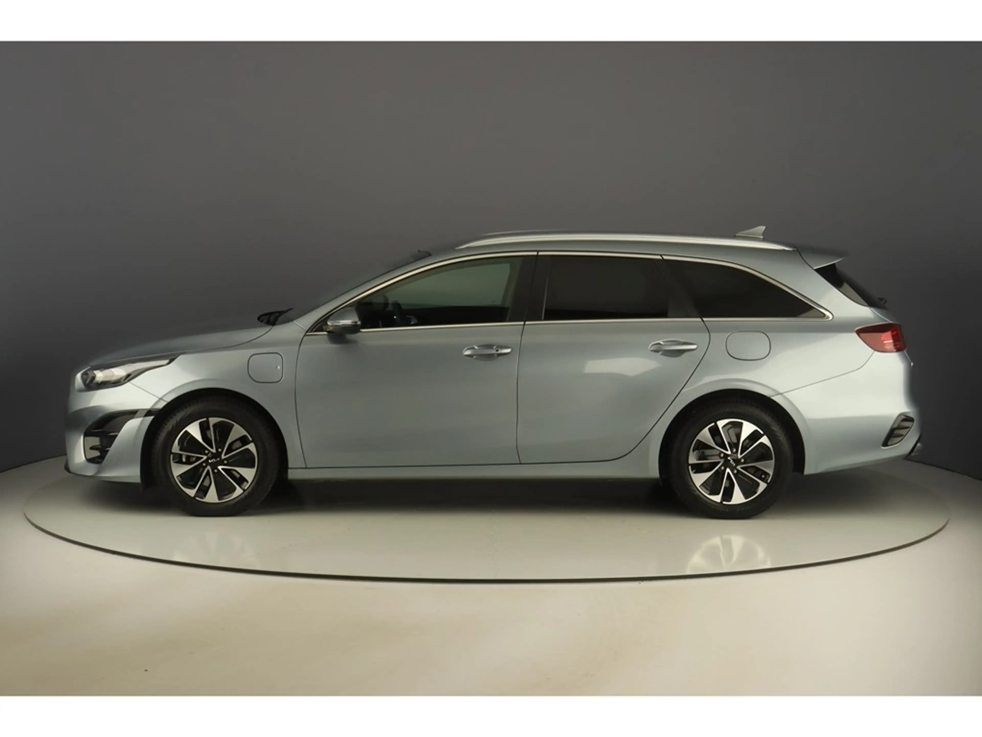Kia Ceed SW / cee'd SW 1.6GDi PHEV 141pk DCT — photo 2