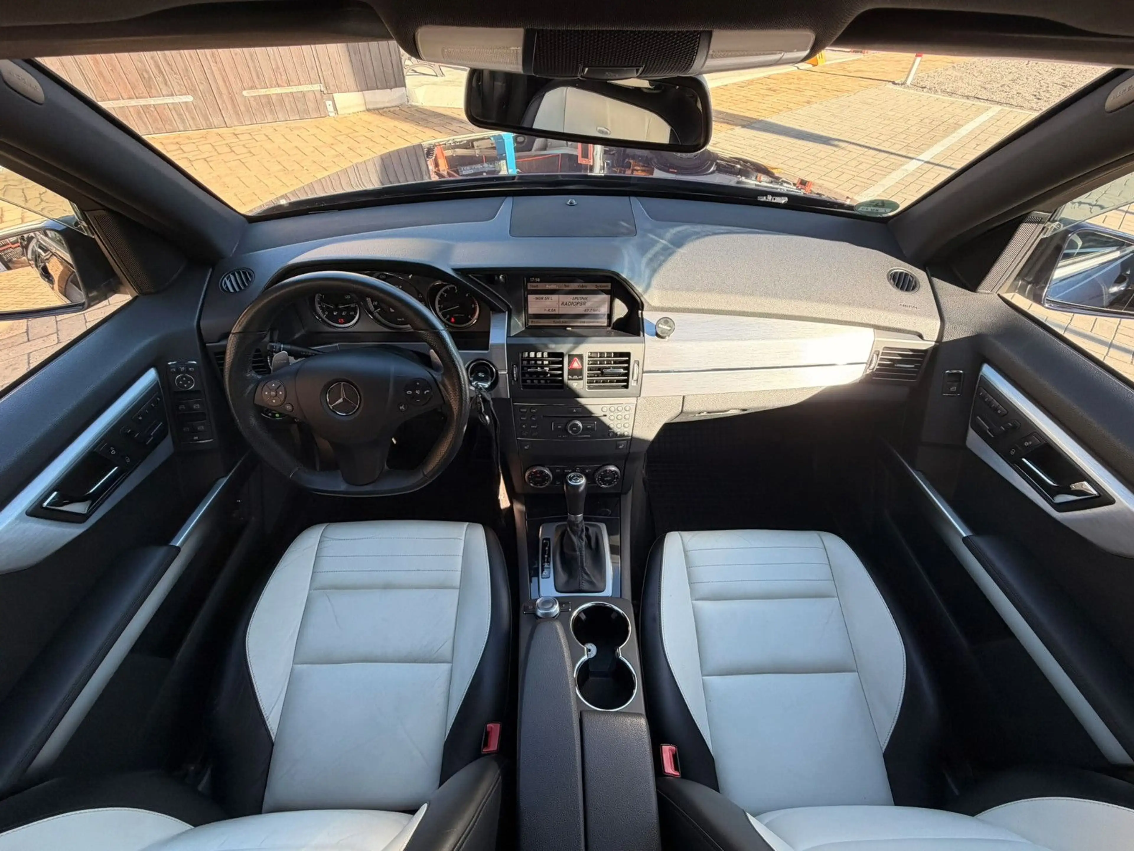 Mercedes-Benz GLK 350 CDI 4M Edition Designo CarPlay AHK uvm.! — photo 10