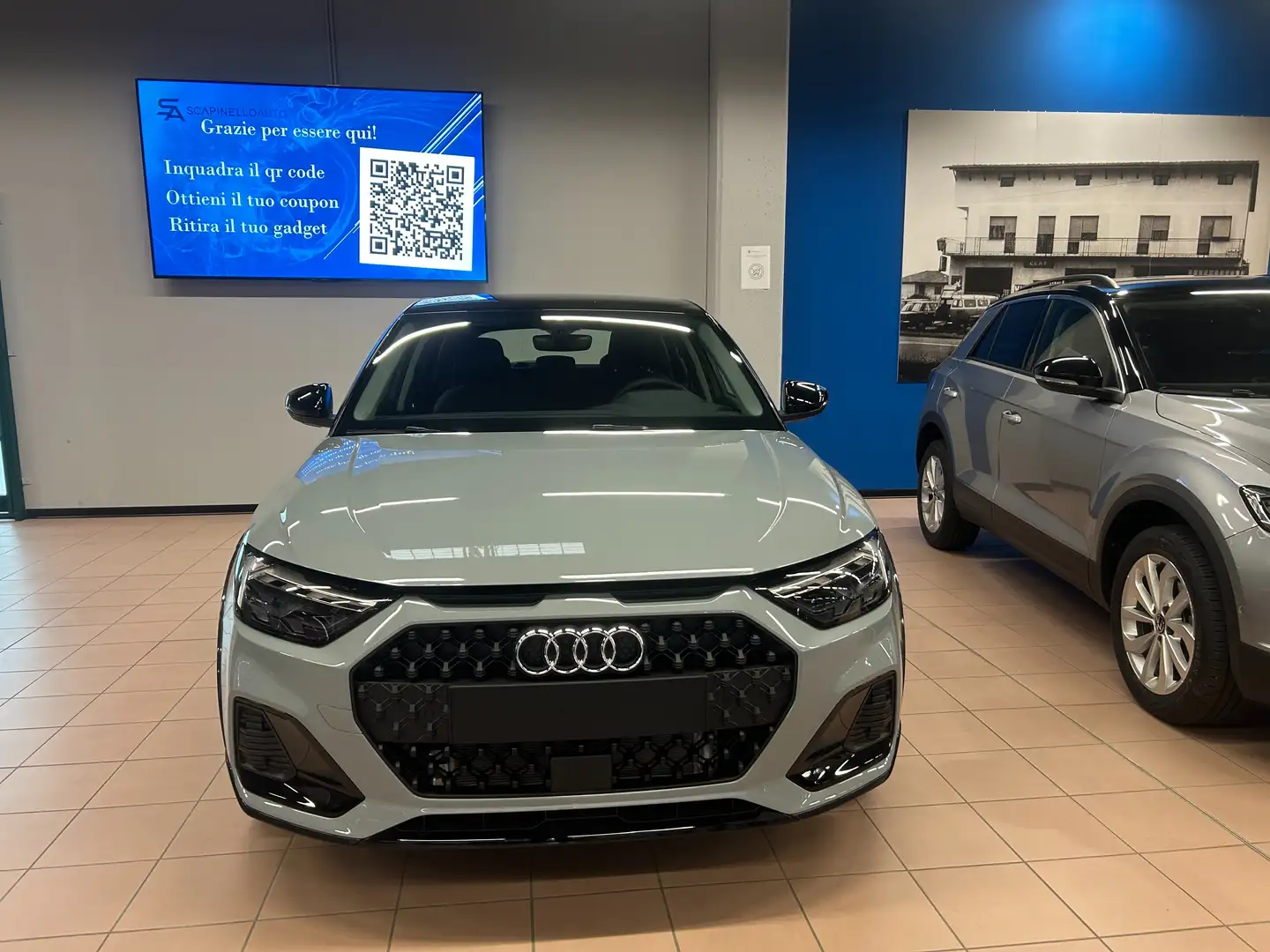 Audi A1 A1 allstreet 30 1.0 tfsi Identity Contrast 116cv Grijs - 2