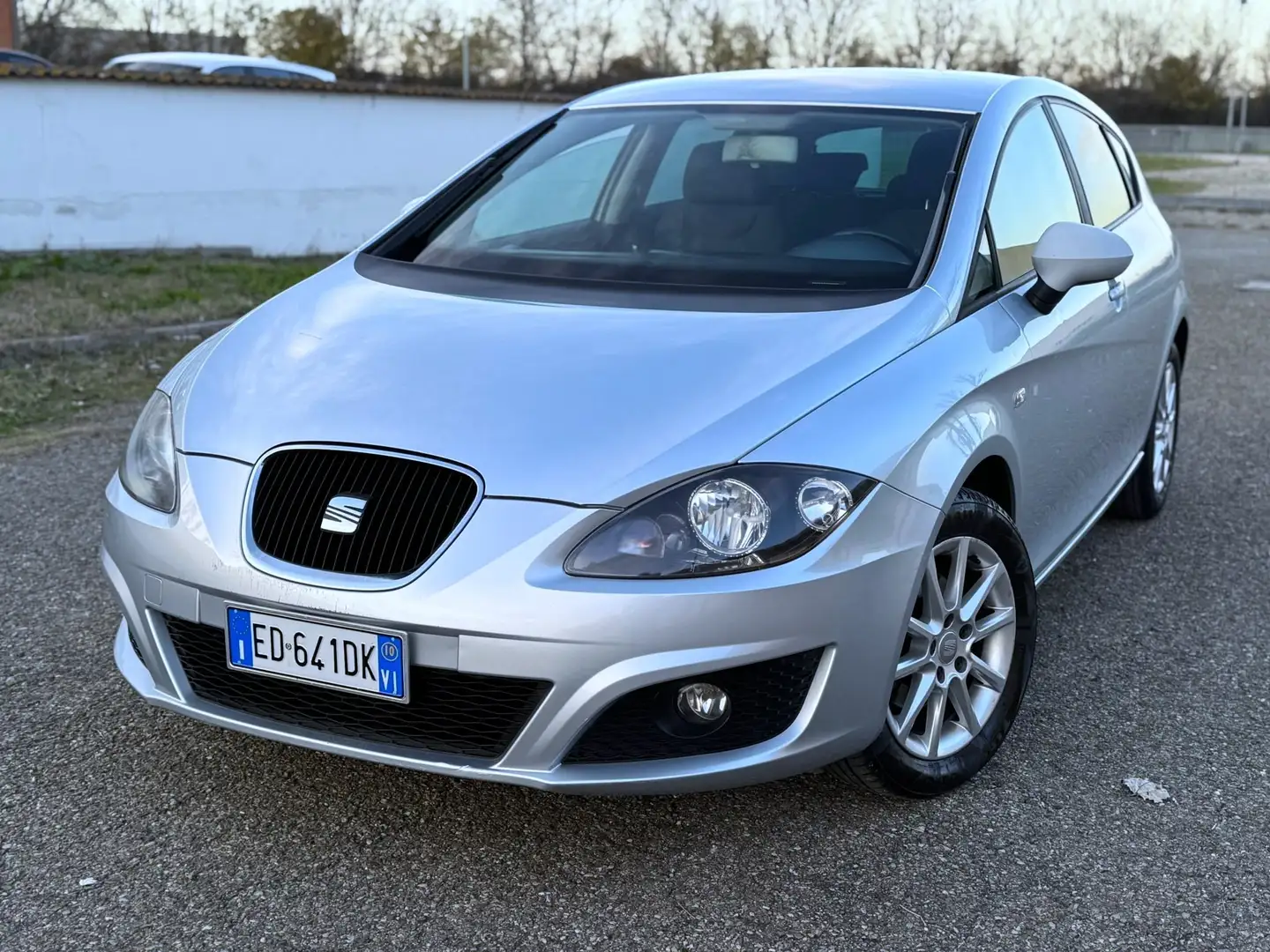 SEAT Leon Leon II 2005 1.6 tdi cr Style Grau - 2