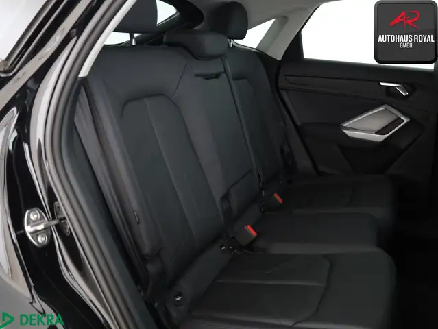 Audi Q3 view 12