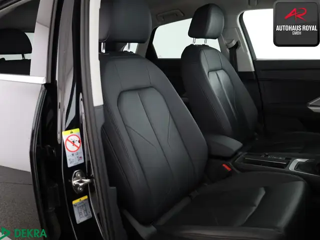 Audi Q3 view 11
