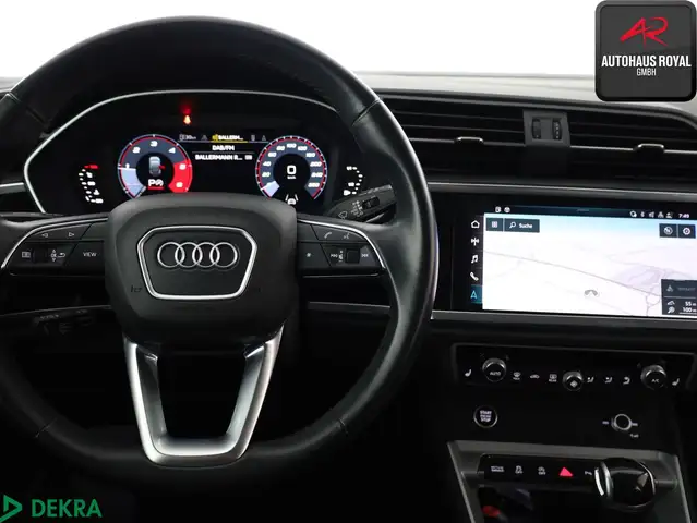 Audi Q3 view 15