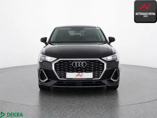 Audi Q3 view 8