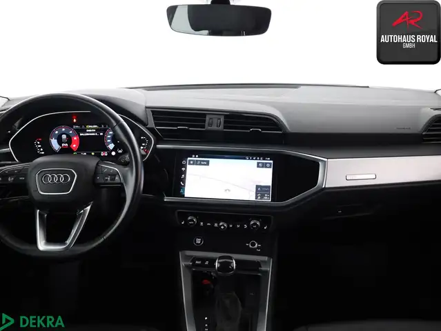 Audi Q3 view 9