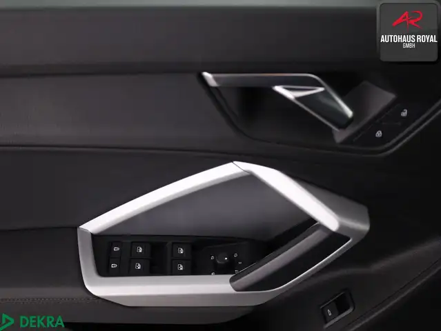 Audi Q3 view 14