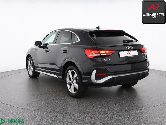 Audi Q3 view 3