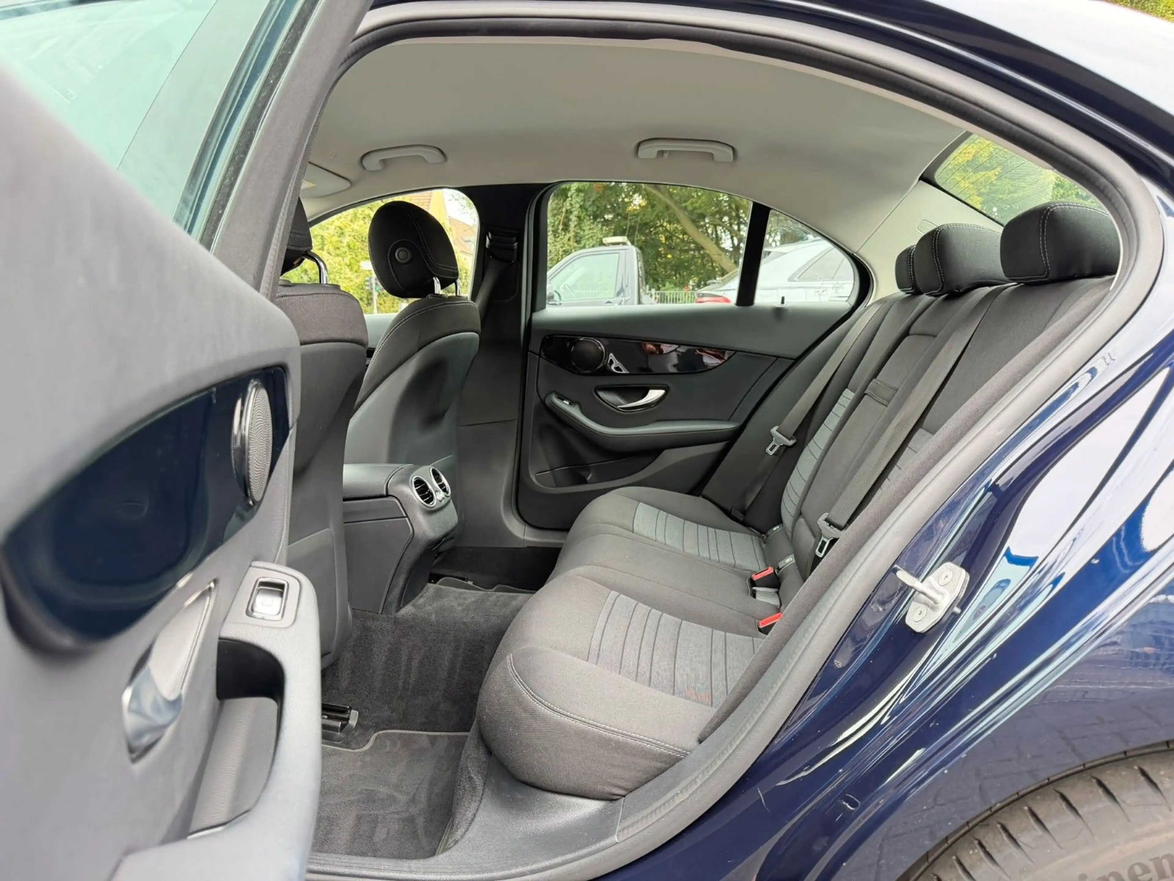 Mercedes-Benz C 180 Avandgarde Kamera-Virtual-Spur-Totwin.-LED — photo 10