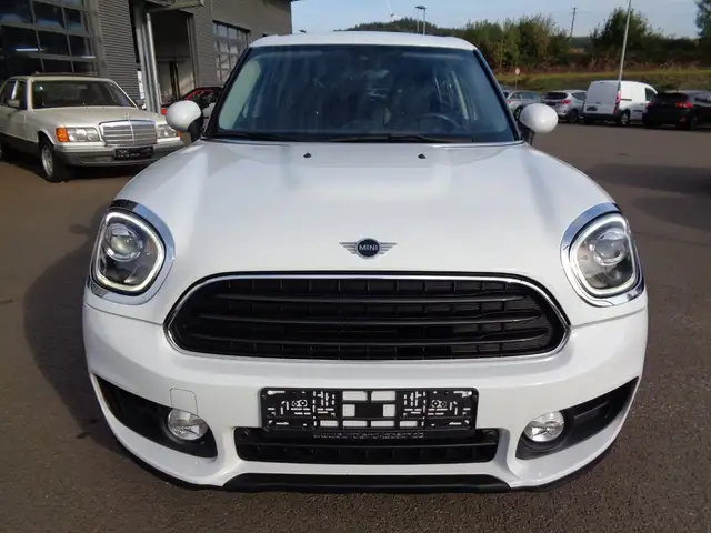 Mini Countryman view 2
