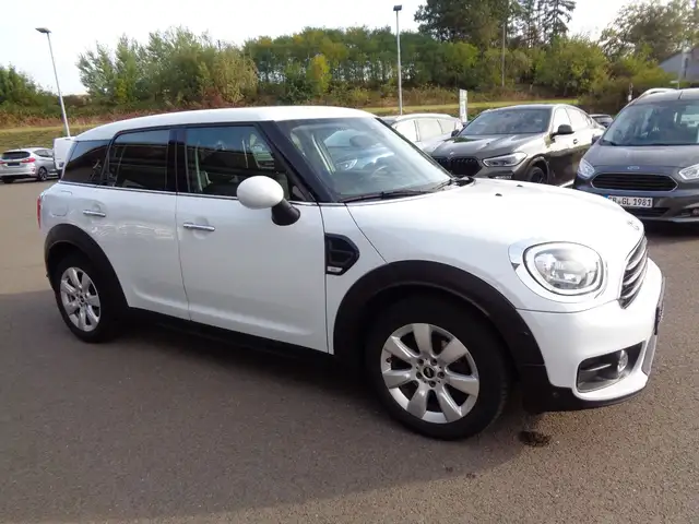 Mini Countryman view 3