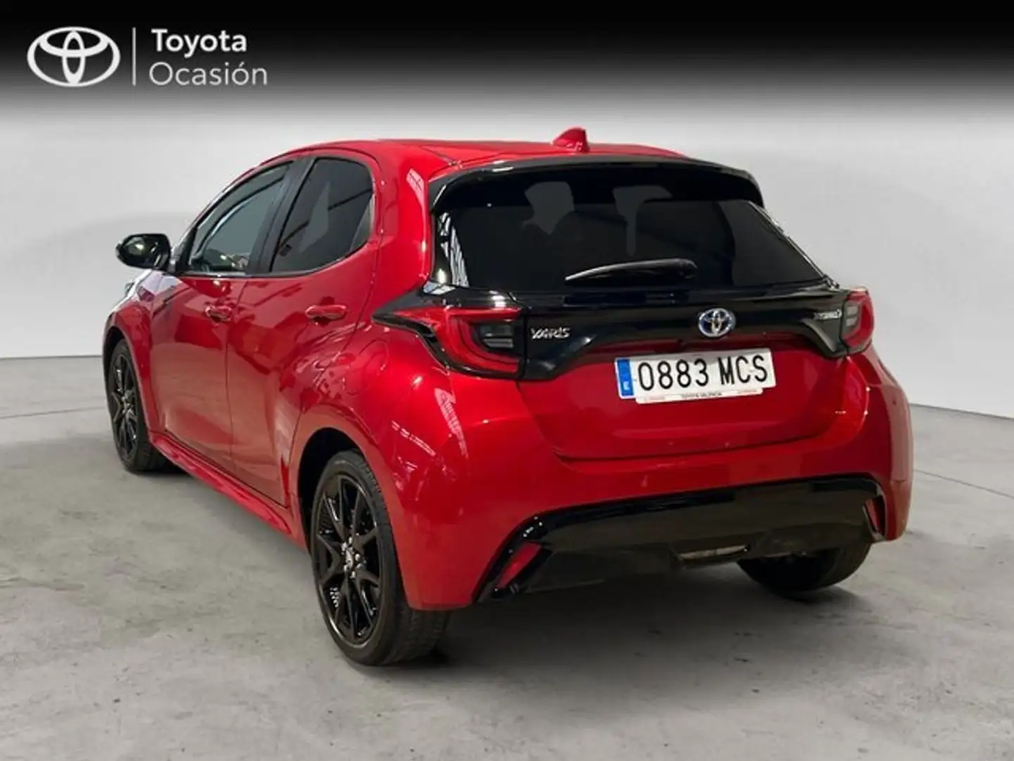 Toyota Yaris 5 Puertas Style 120H Automático (e-CVT) Rojo - 2