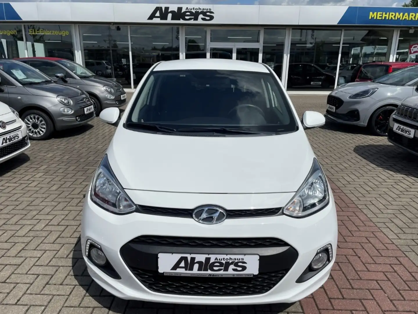 Hyundai i10 Passion+SITZ/LENKRADHEIZUNG+ALLWETTER+KLIMAAUTO+PD White - 2