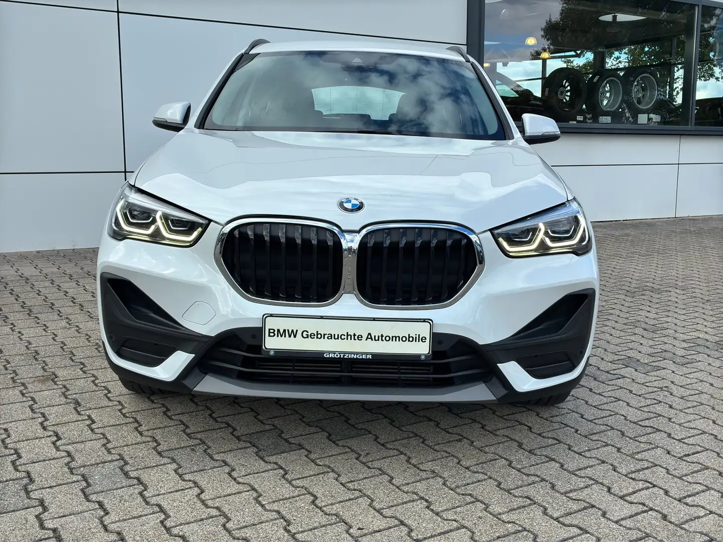 BMW X1 sDrive18d LED+Navi+SHZ+PDC+GRA+ParkAss Weiß - 2