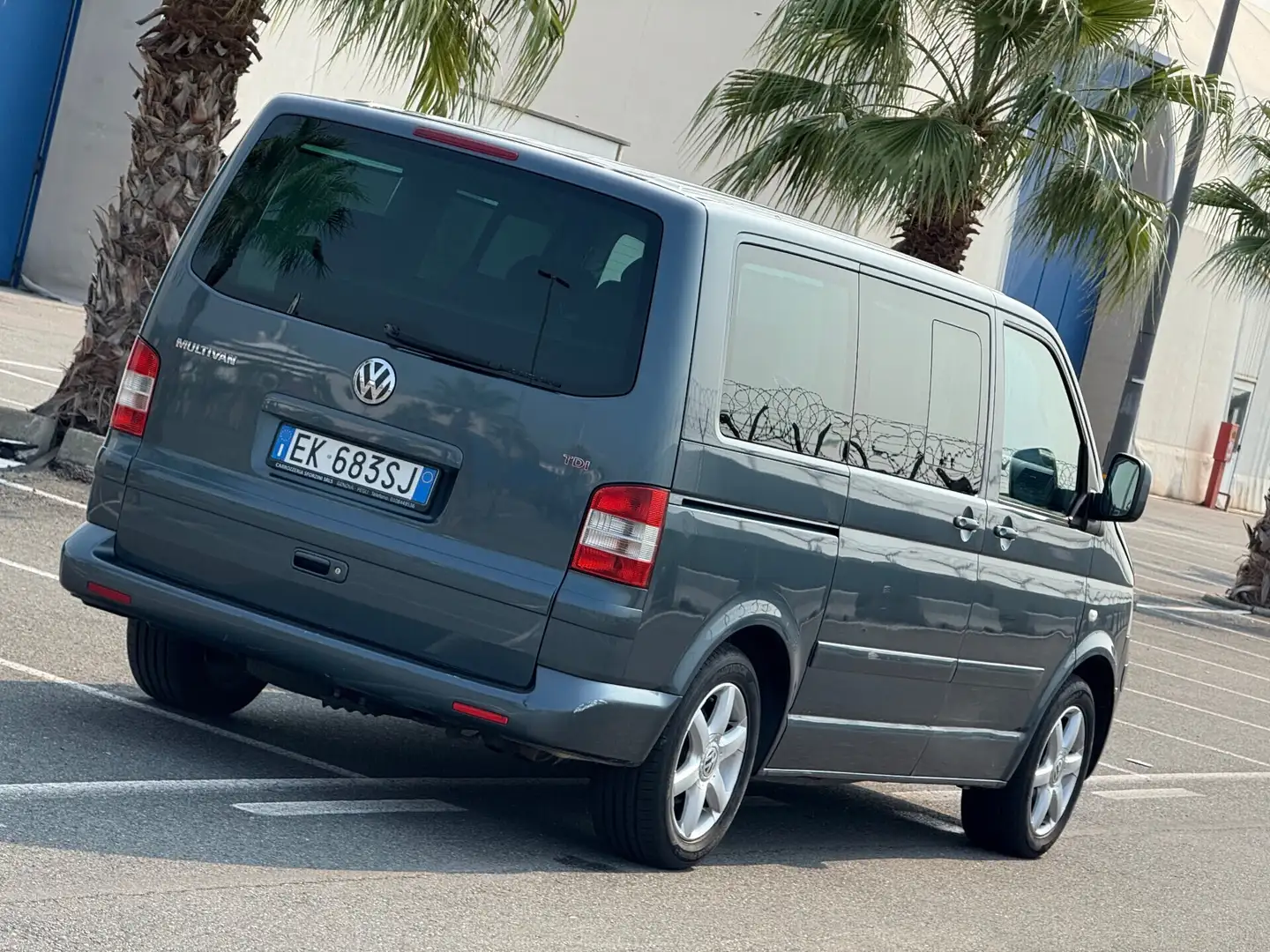 Volkswagen T6 Multivan Multivan 2.5 tdi ATLANTIS--MOTORE 10.000 KM Grigio - 1