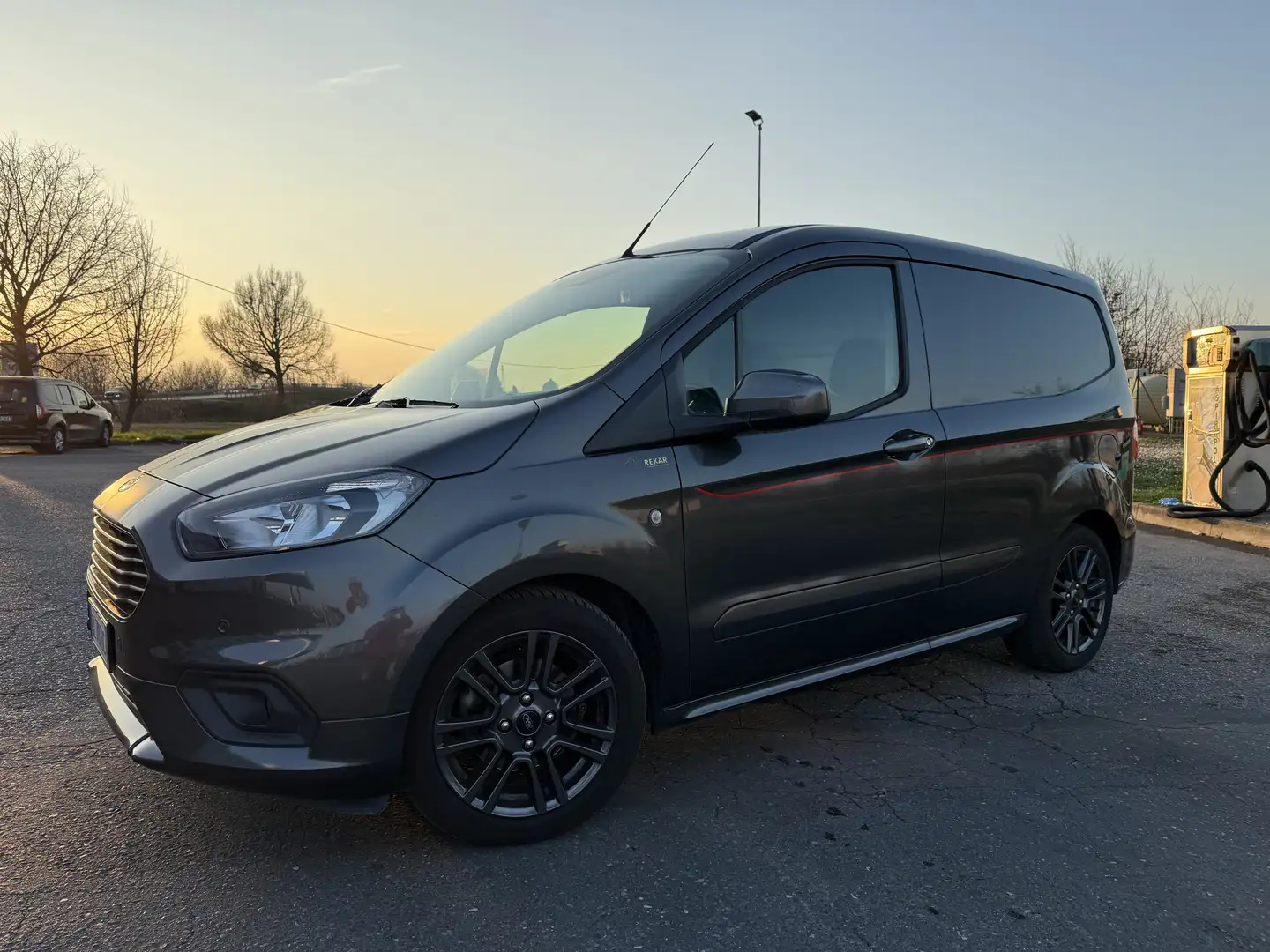 Ford Transit Courier Custom - 2