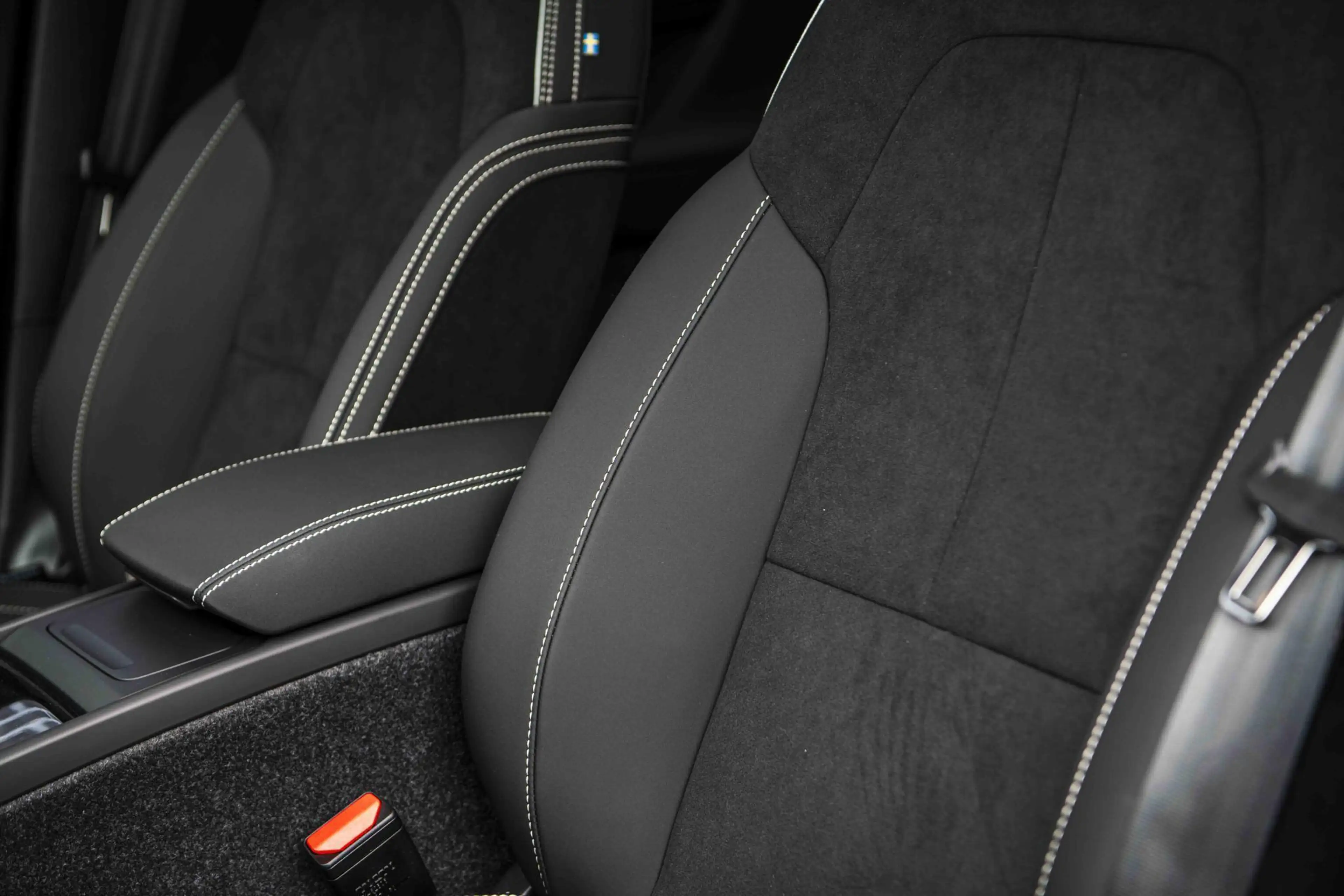Volvo EX40 Single Motor Extended Range Ultra Black Edition Eu — photo 7