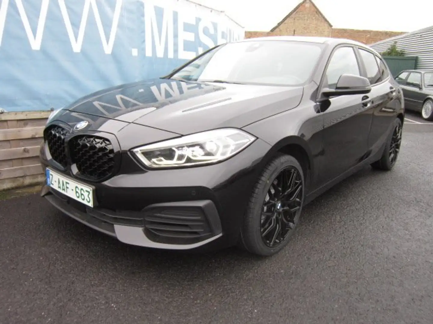 BMW 116 iA NAVI + KOPLAMP LED + AUTOMAAT + PDC + 18" VELG Zwart - 2