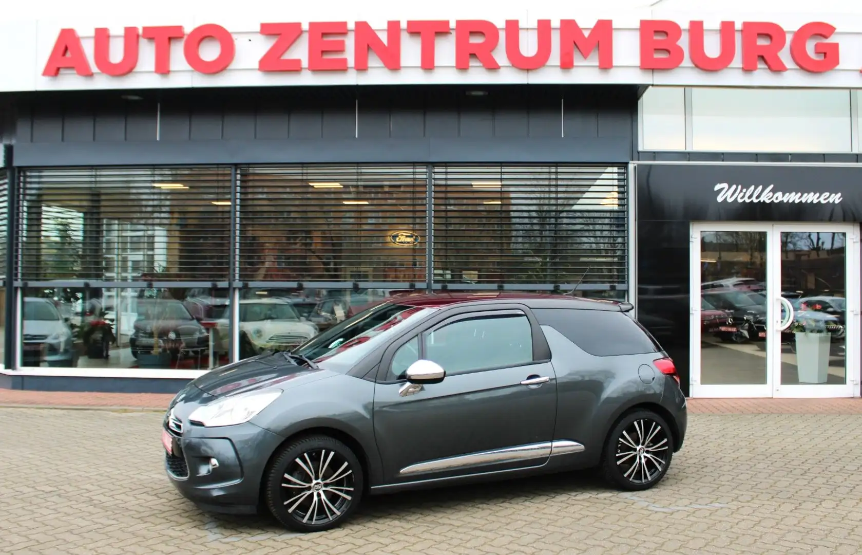 Citroen DS3 1.6l SportChic Tempomat Tel.Bluetooth AHK Gris - 1
