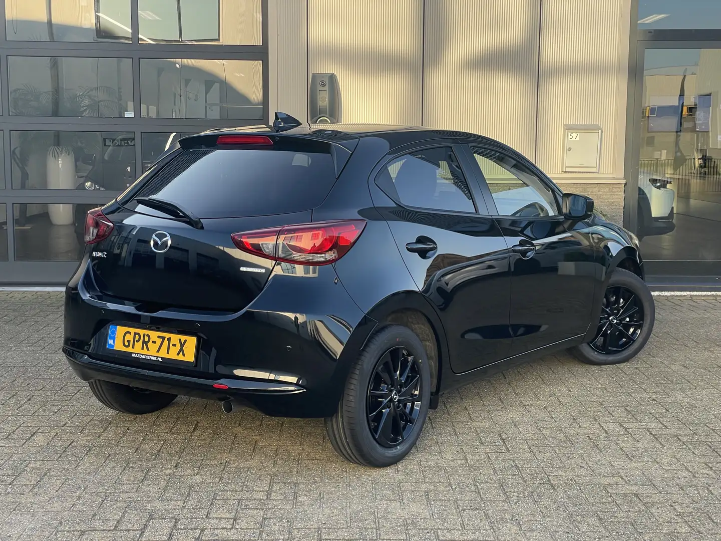 Mazda 2 1.5 e-SkyActiv-G 90 Homura | 16-inch | Armsteun | Noir - 2