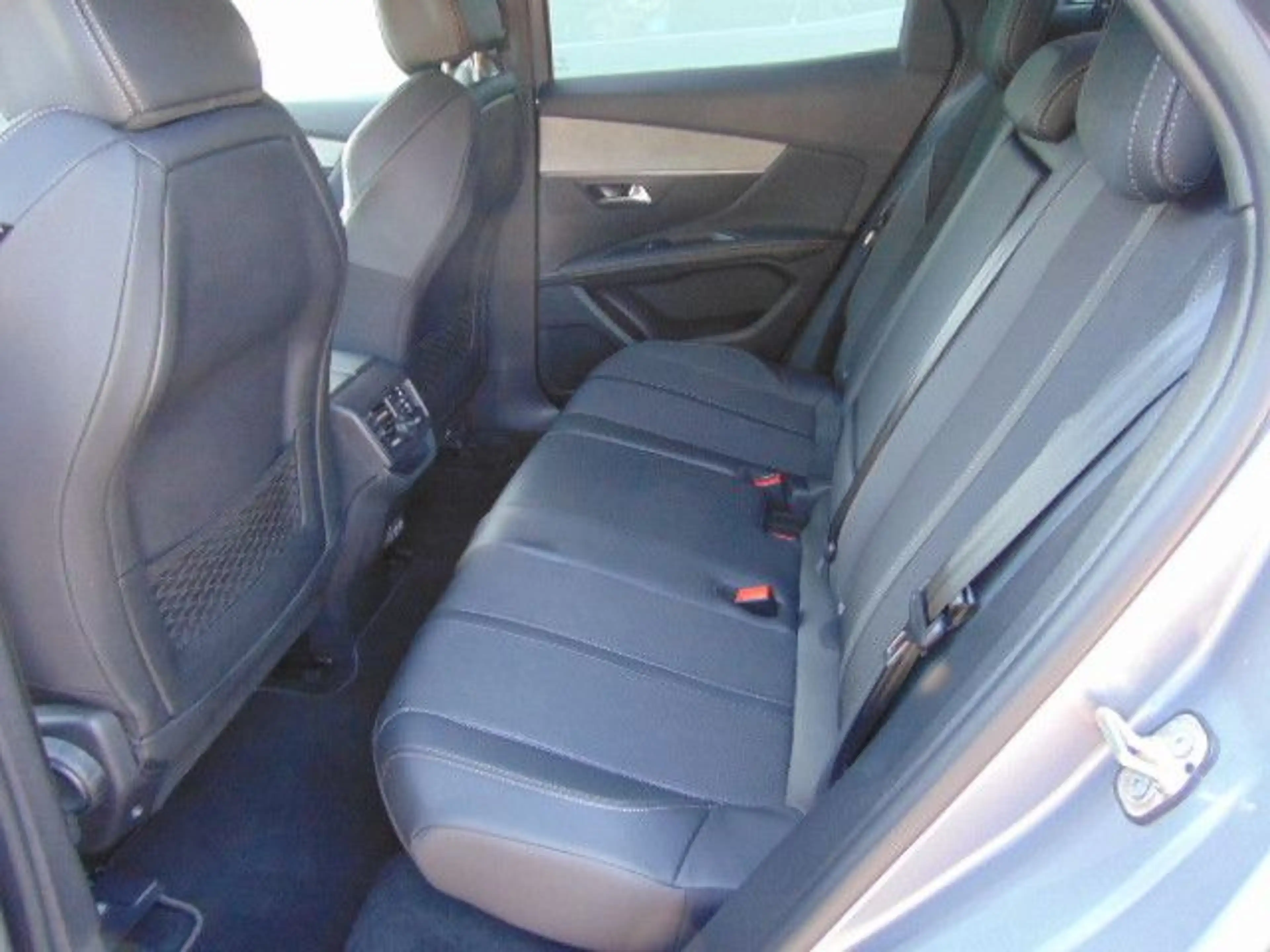 Peugeot 3008 GT — photo 11