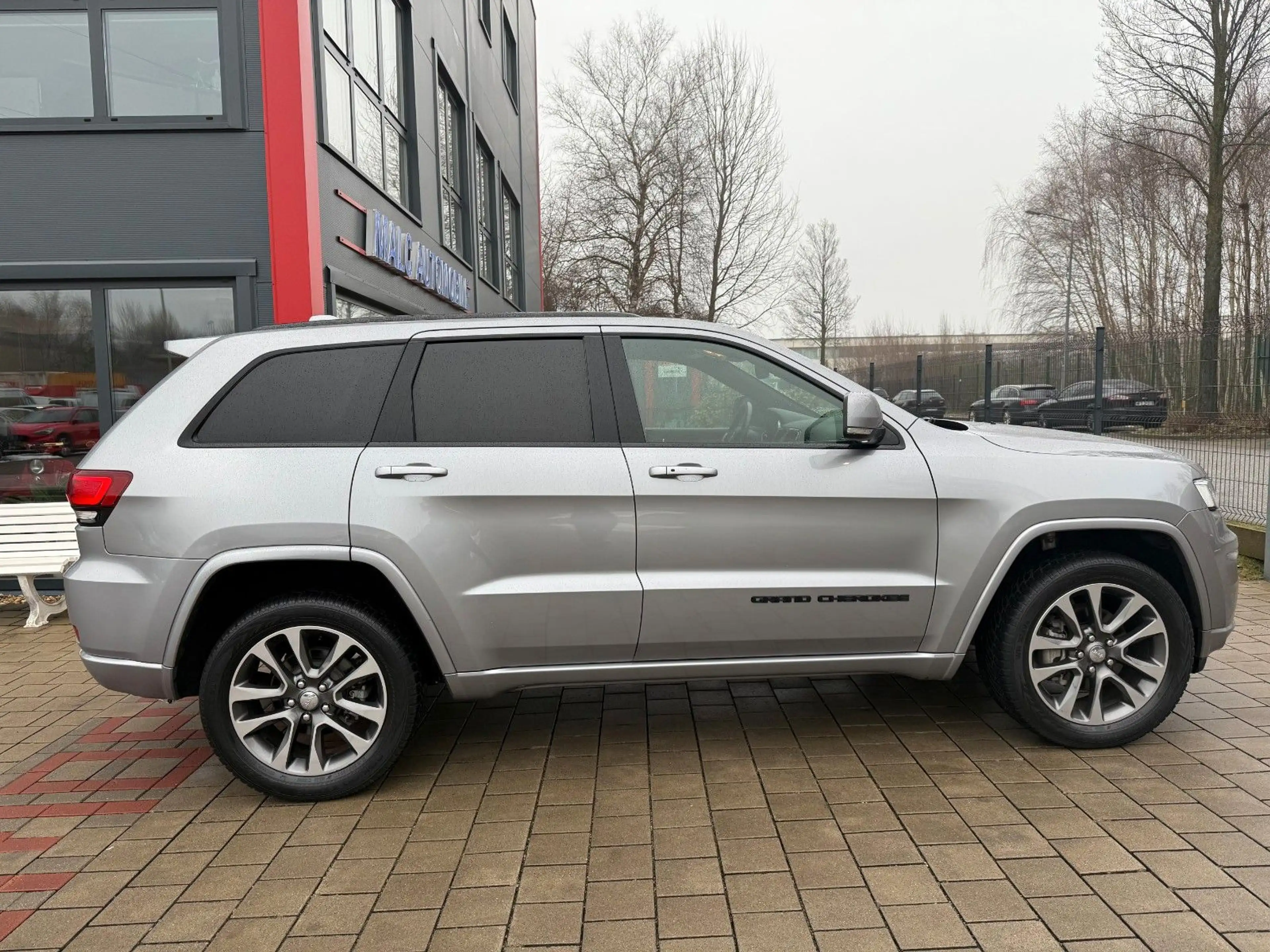 Jeep Grand Cherokee 3.6 L 4x4 Xenon 20 zoll — photo 4