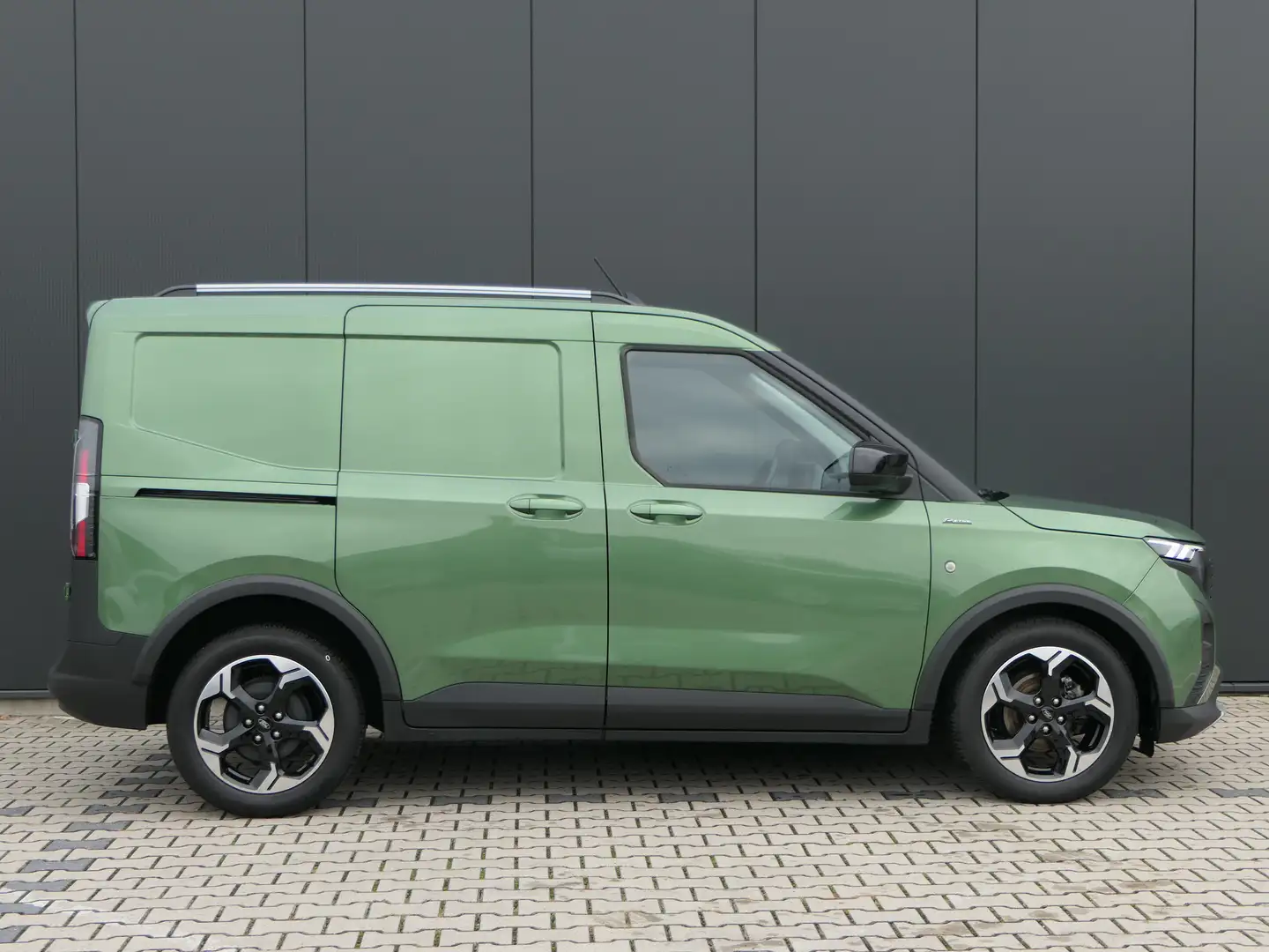 Ford Transit Courier 1.0 EcoBoost Automaat Active | Benzine | Winterpac Vert - 2