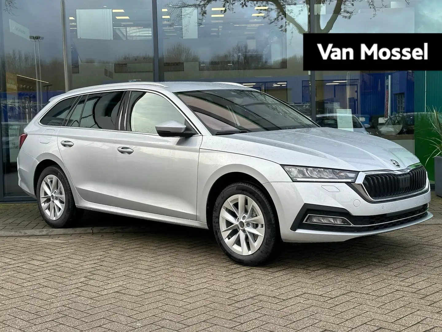 Skoda Octavia Combi 1.0 TSI Business Edition Plus 110 PK | LED K Zilver - 1