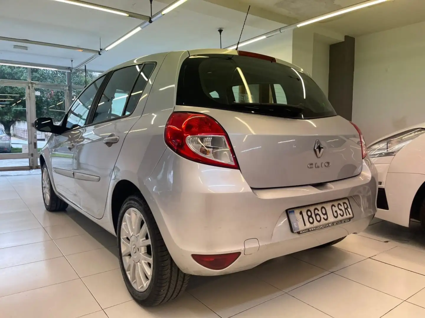 Renault Clio 1.5DCI Authentique 85 Grau - 2