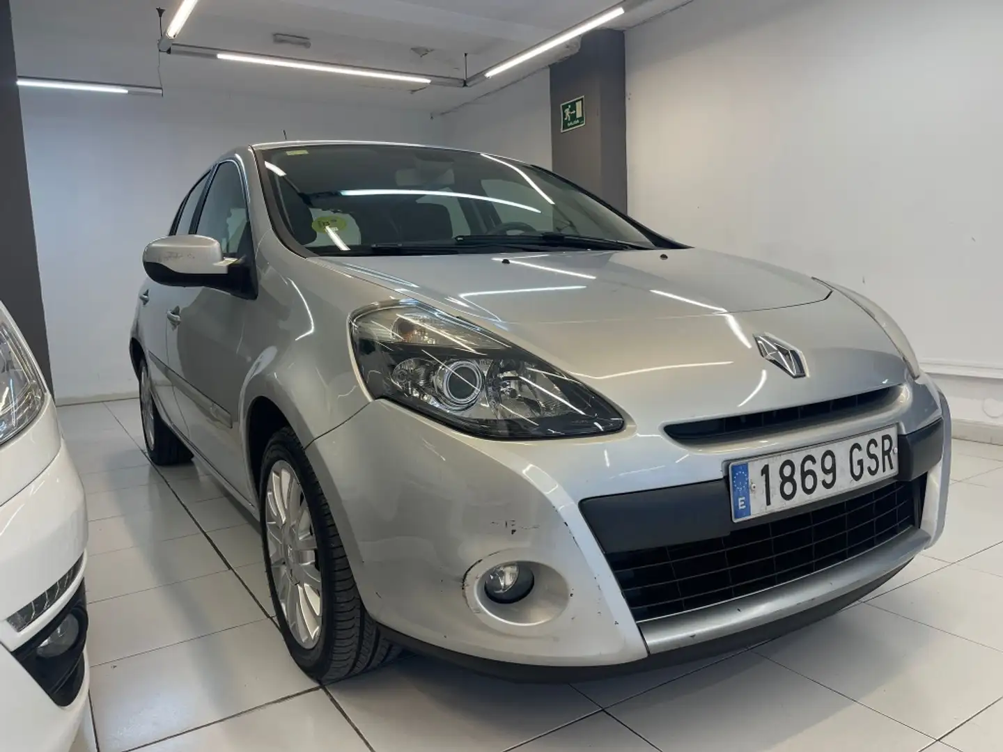 Renault Clio 1.5DCI Authentique 85 Grau - 1