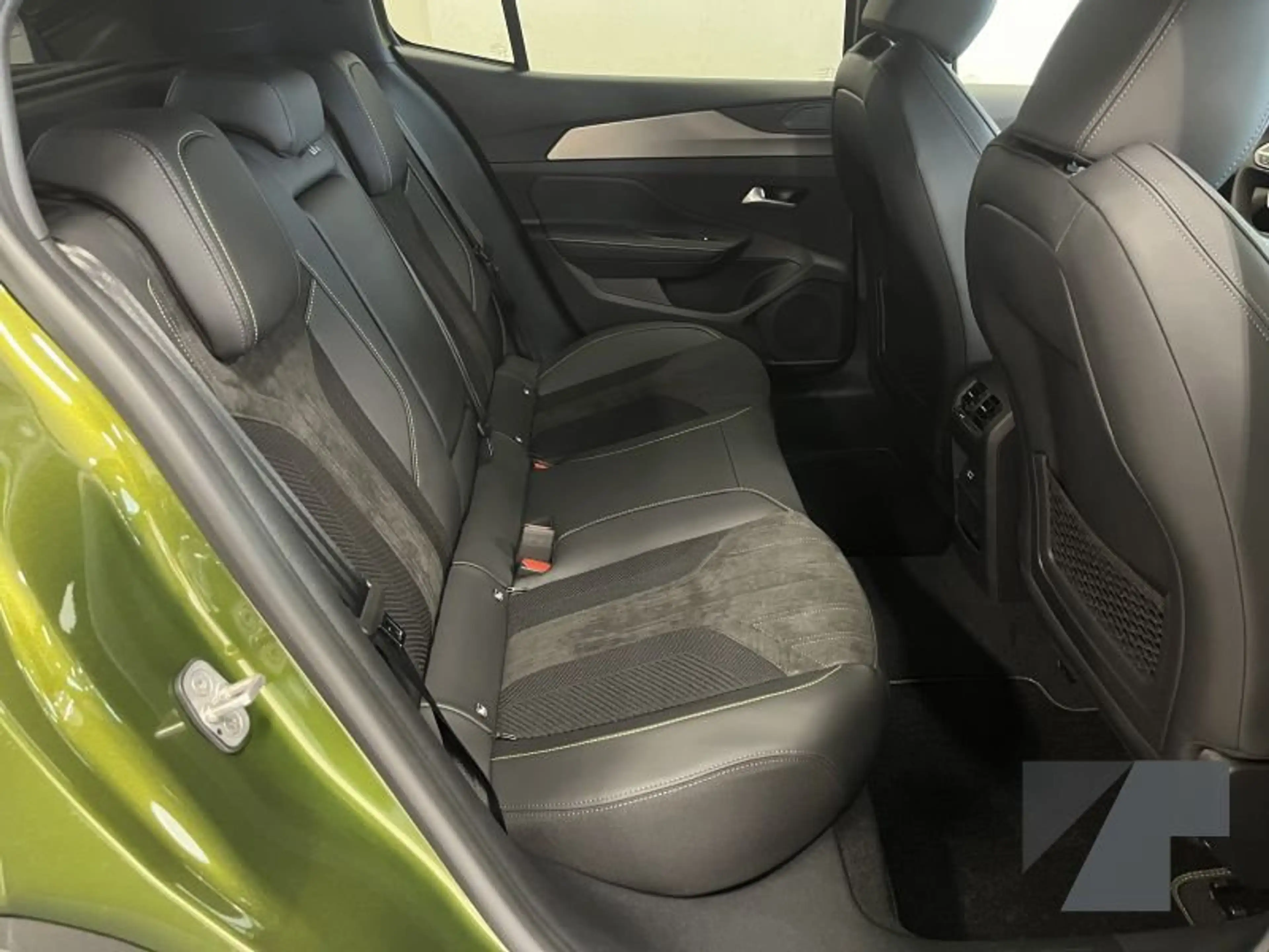 Peugeot 408 GT Exclusive Hybrid 145 ch e-DCS6 — photo 13