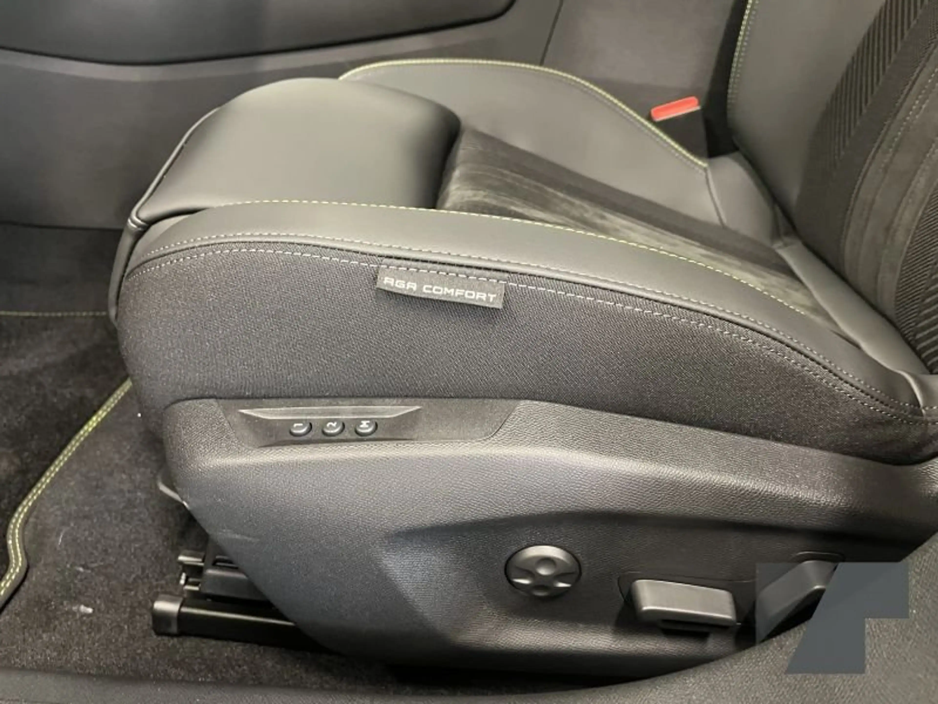 Peugeot 408 GT Exclusive Hybrid 145 ch e-DCS6 — photo 10