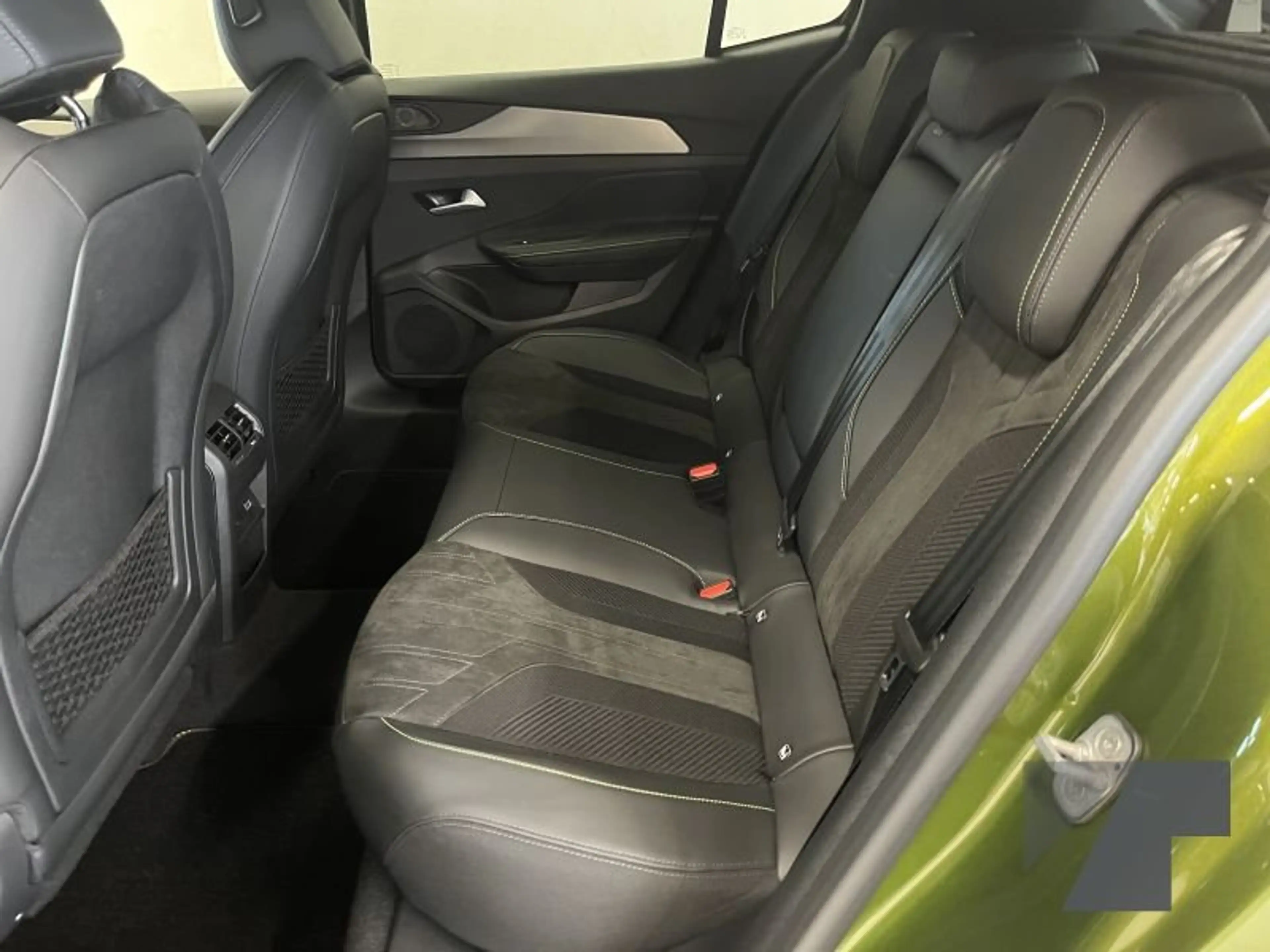 Peugeot 408 GT Exclusive Hybrid 145 ch e-DCS6 — photo 12