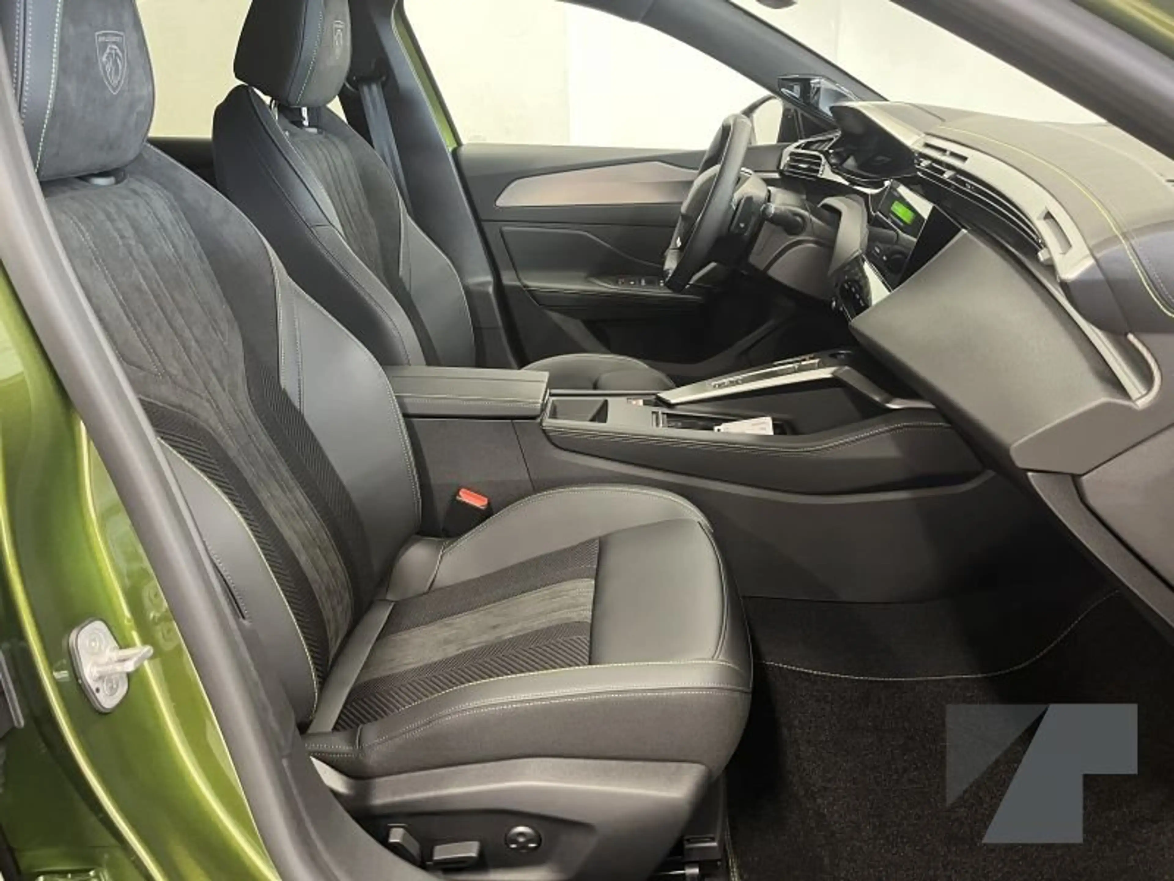 Peugeot 408 GT Exclusive Hybrid 145 ch e-DCS6 — photo 14