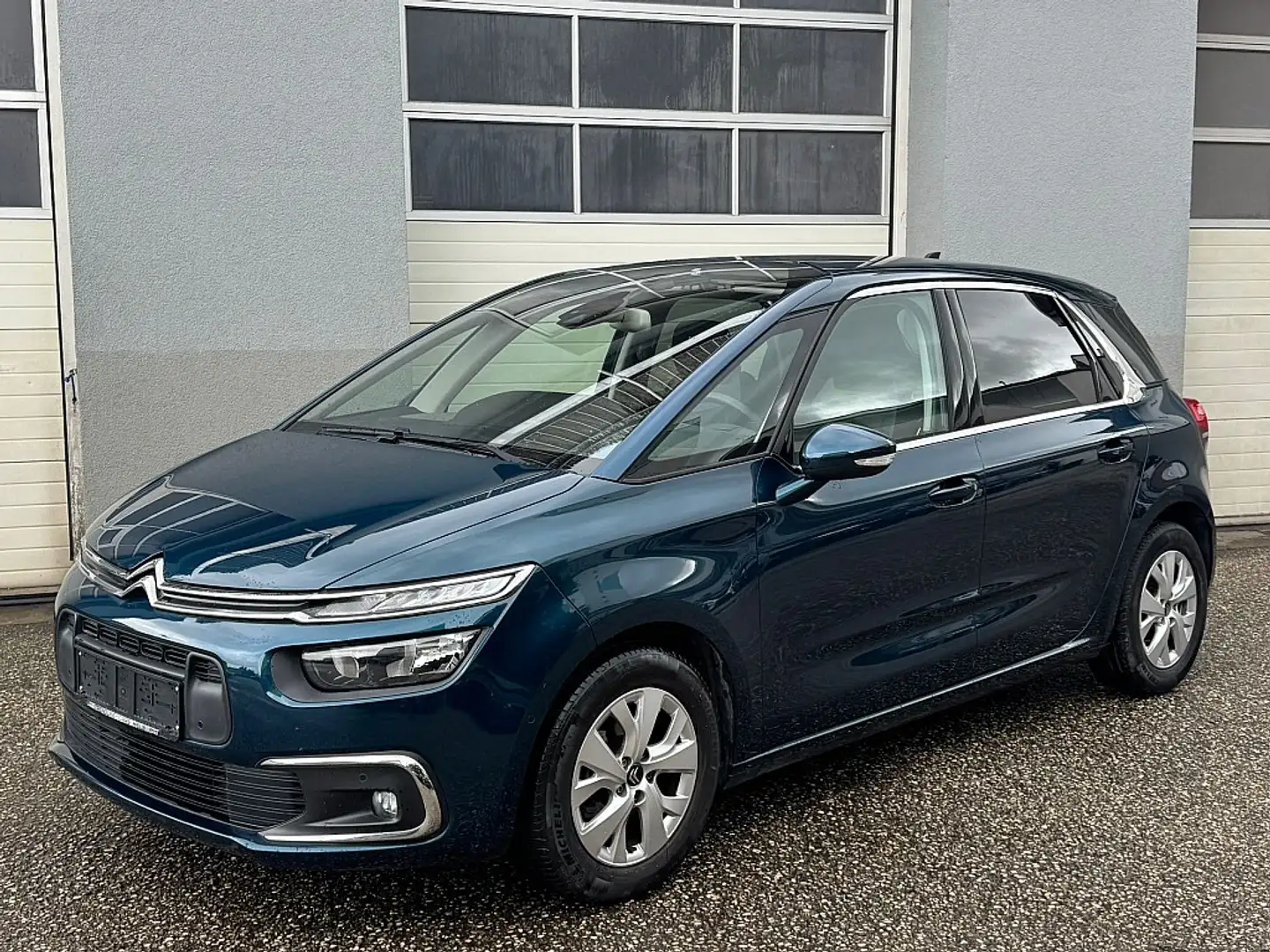 Citroen C4 SpaceTourer C4 Spacetourer PureTech 130 S&S EAT8 Shine Blau - 1