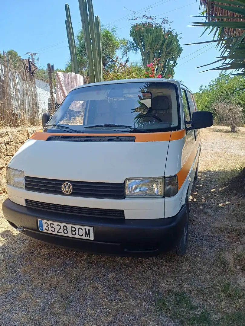 Volkswagen Transporter - 1