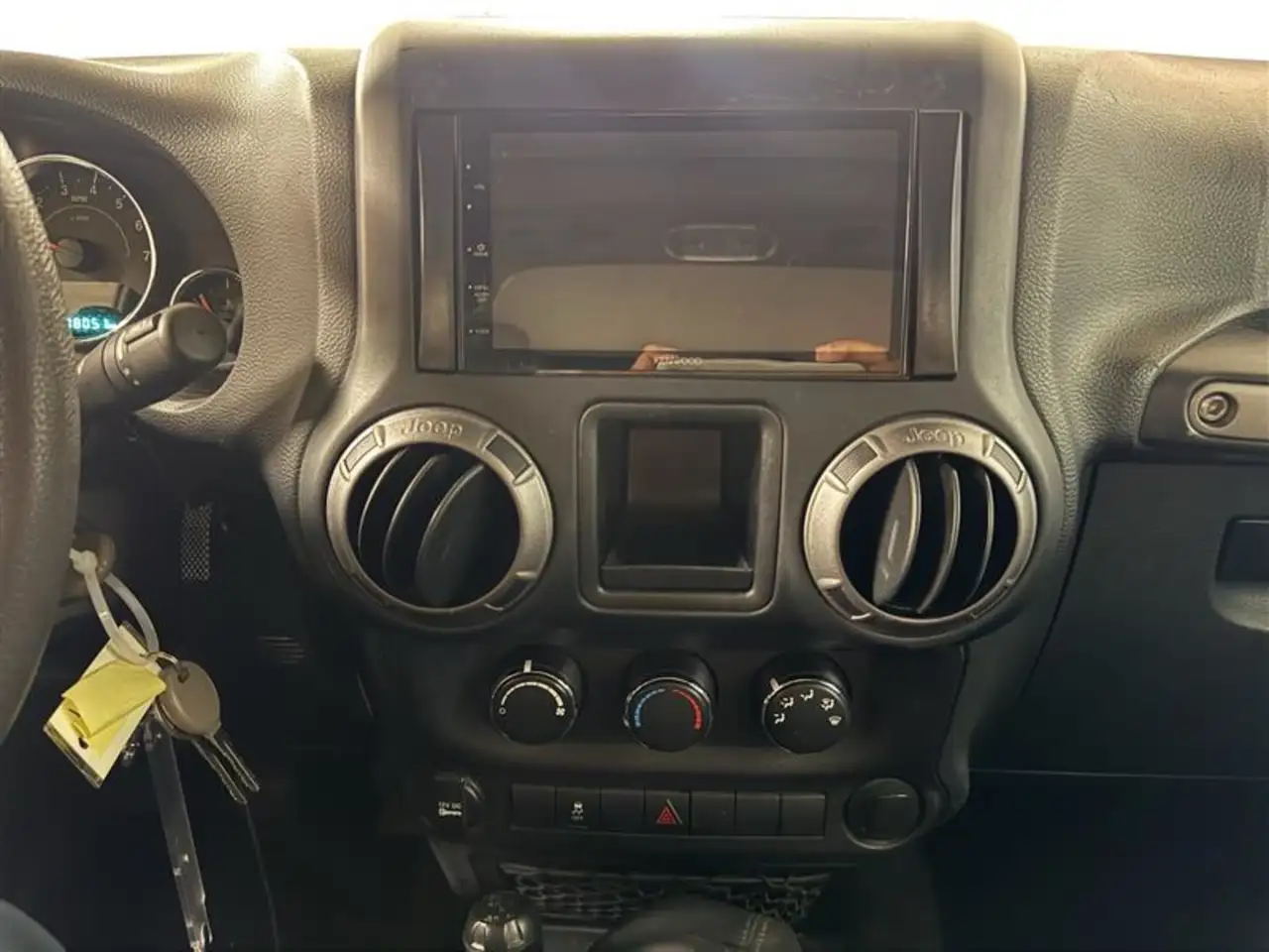 Jeep Wrangler снимка Jeep Wrangler